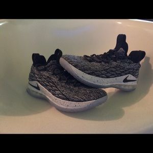 Nike LeBron 15 low